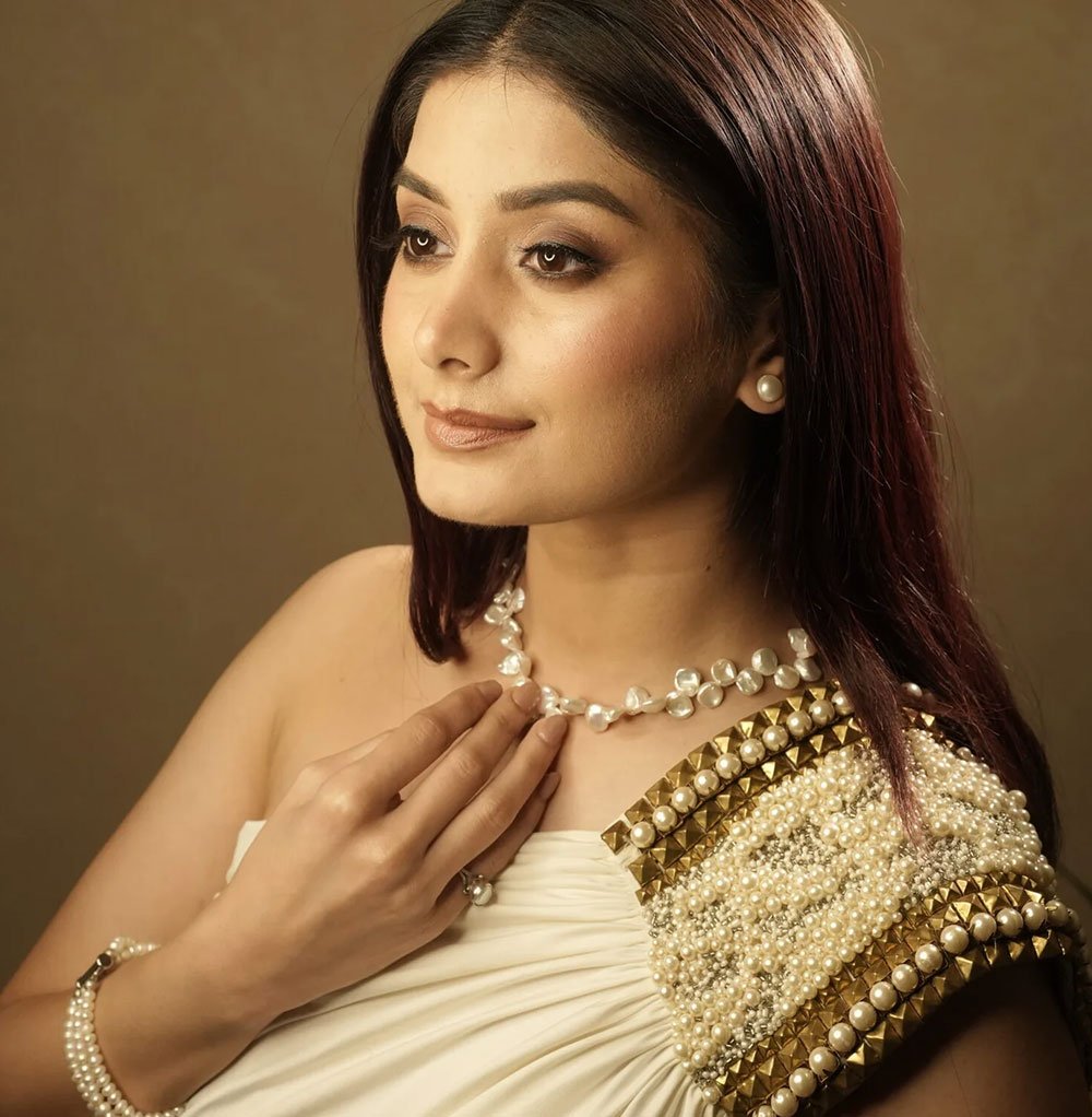 Bespoke Cream Baroque Necklace Set with Earrings - Image 5