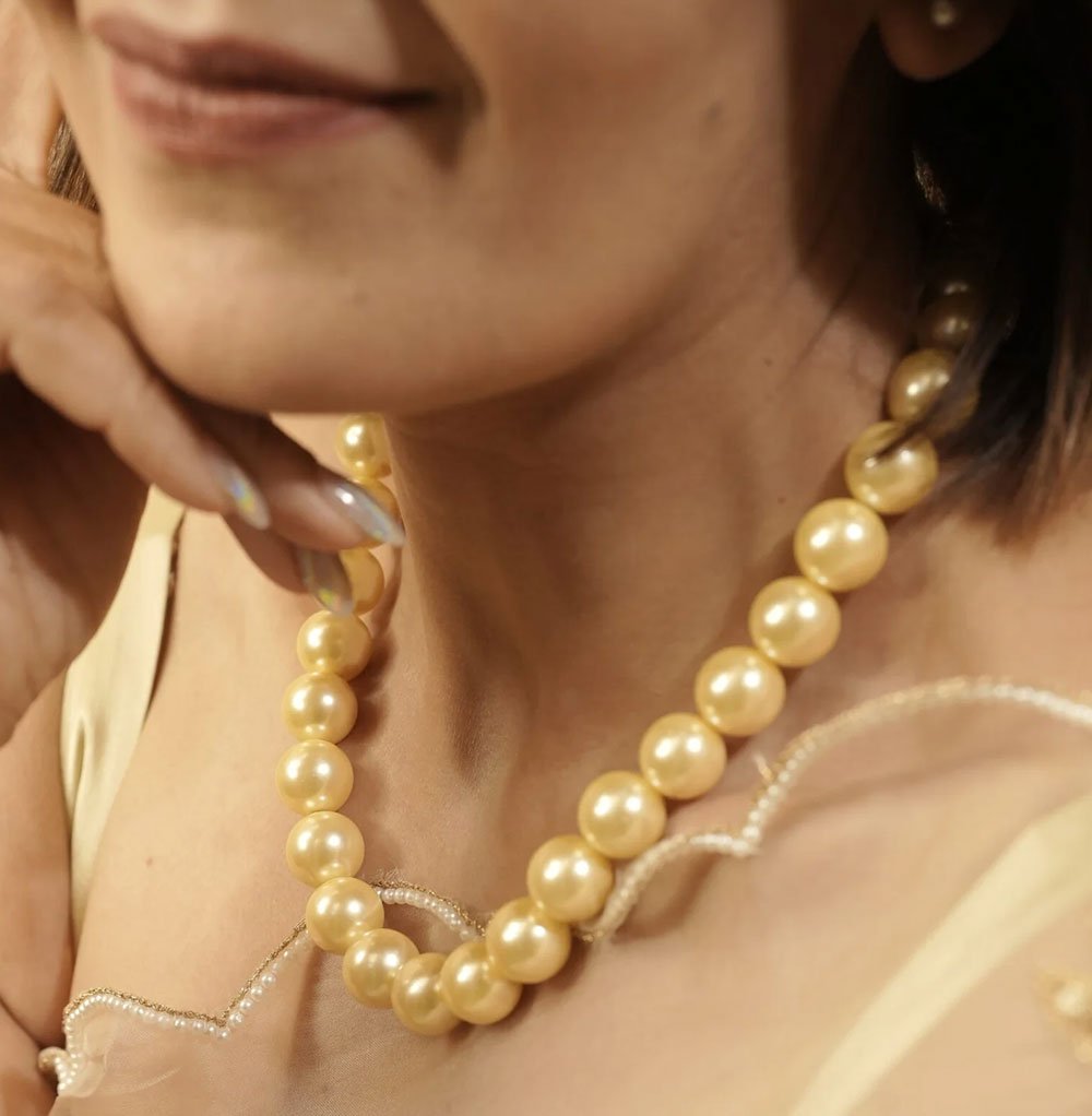 Beautiful Glass Beads Necklace with Sarafa & Metal Earrings (14mm)