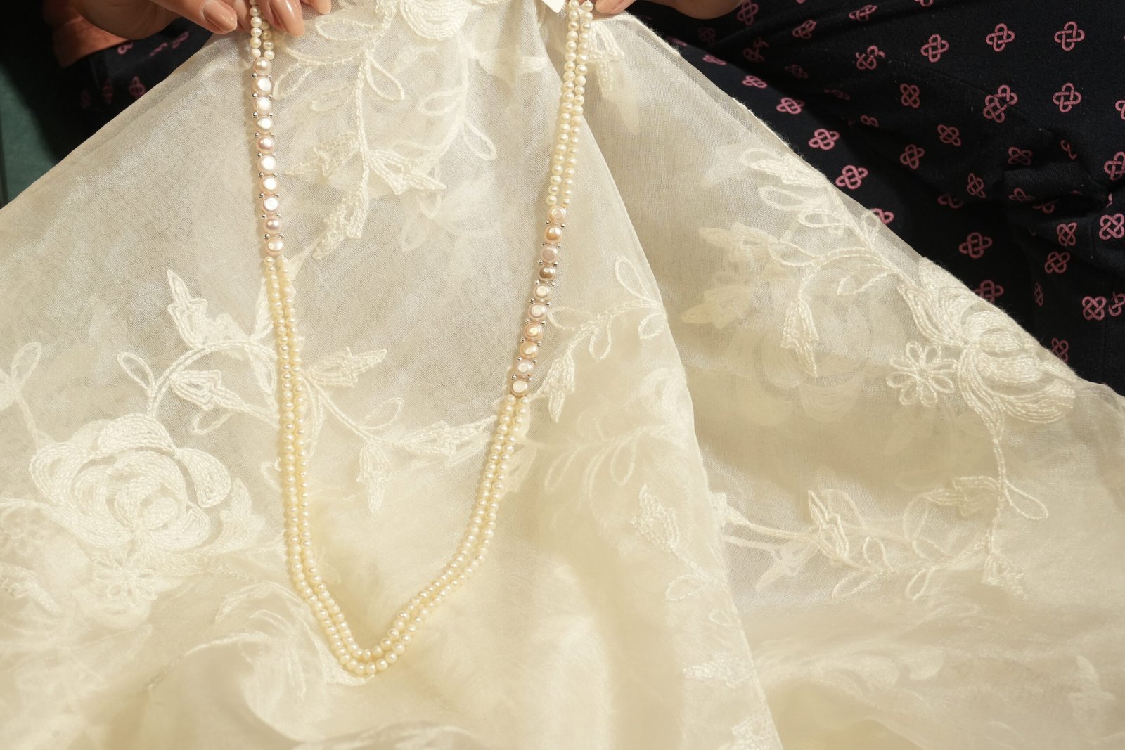 Designer Fresh Water Pearl Necklace With Metal Clasp - Image 2