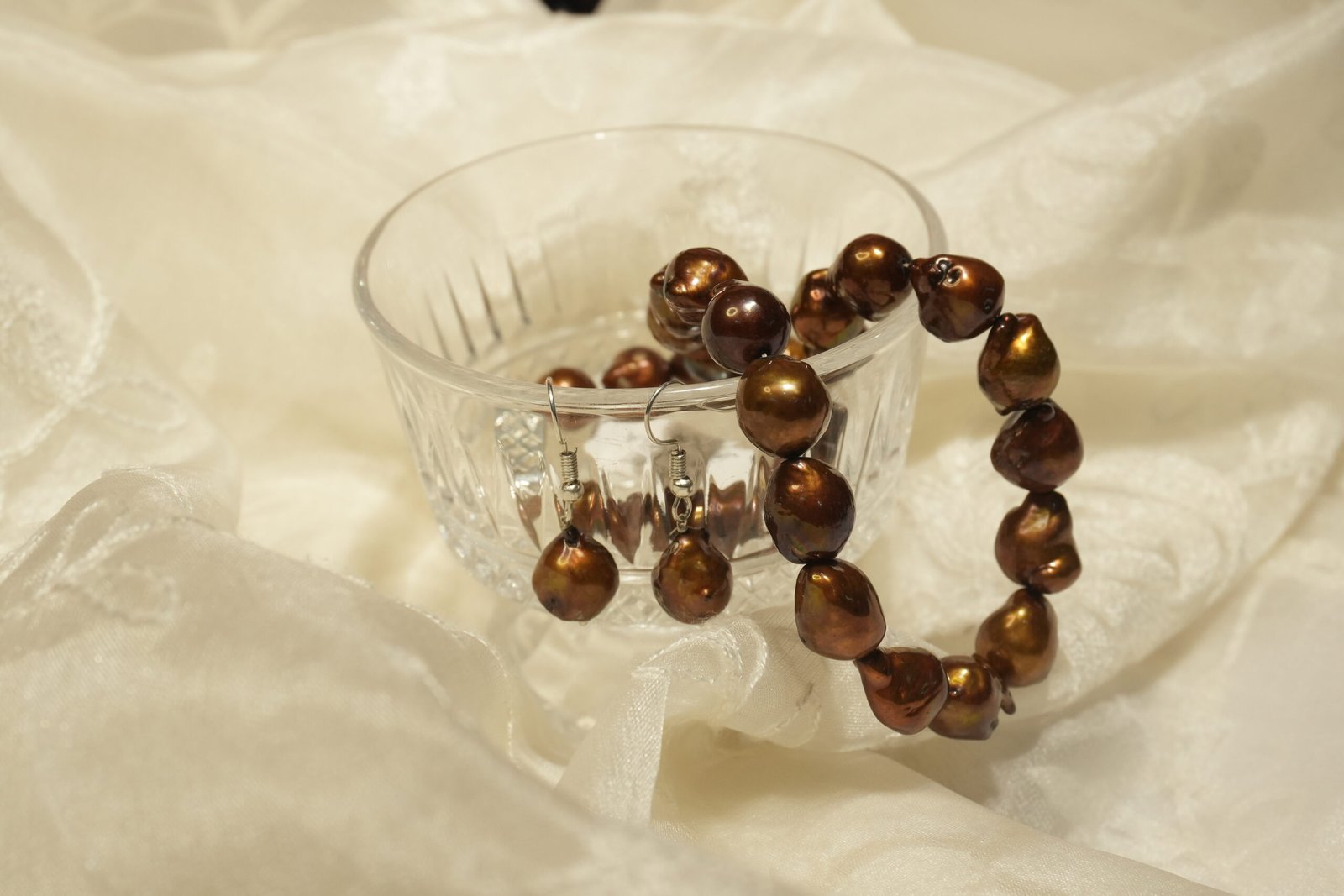 Brown Baroque Fresh Water Pearl Necklace with Metal Earrings - Image 3