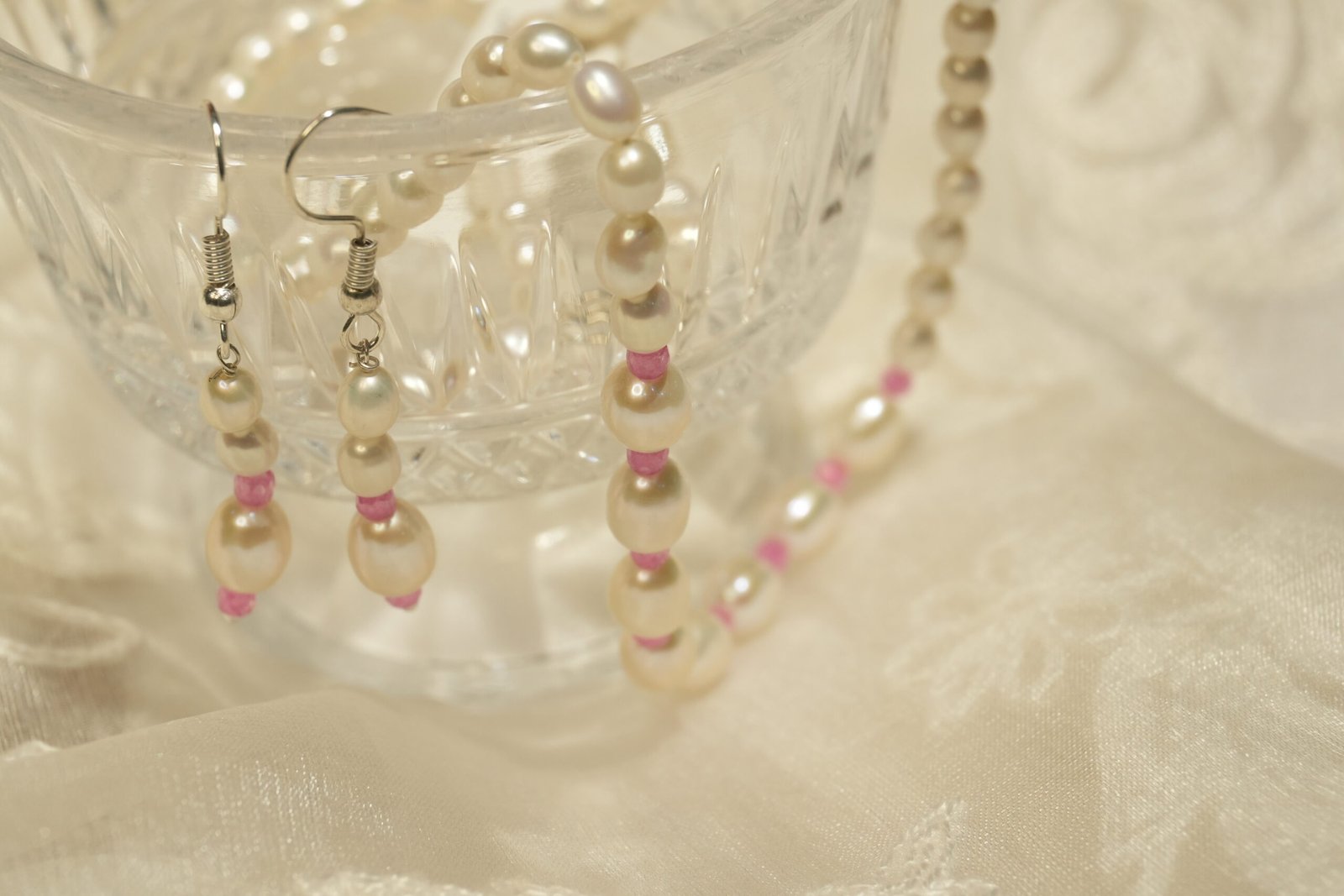 Fresh Water Pearl Graduation Necklace with Metal Earrings & Pink Imitation Stones - Image 2
