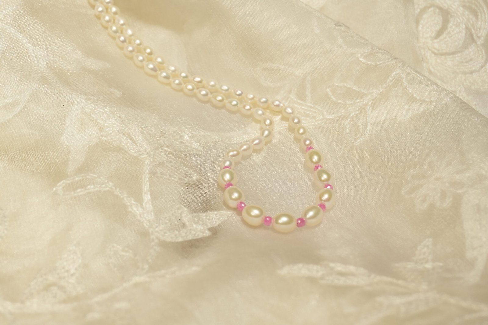 Fresh Water Pearl Graduation Necklace with Metal Earrings & Pink Imitation Stones - Image 4