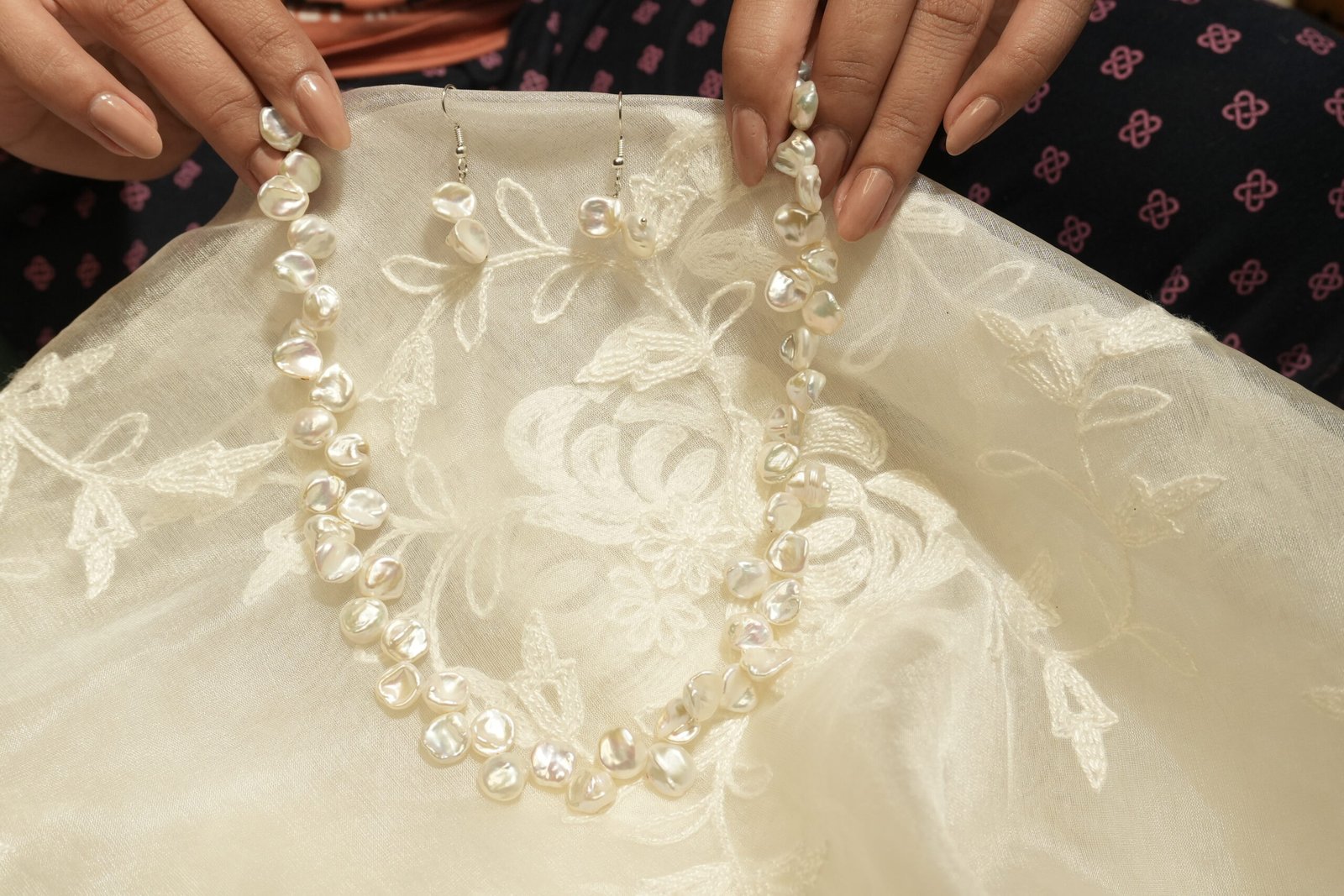 Bespoke Cream Baroque Necklace Set with Earrings - Image 9