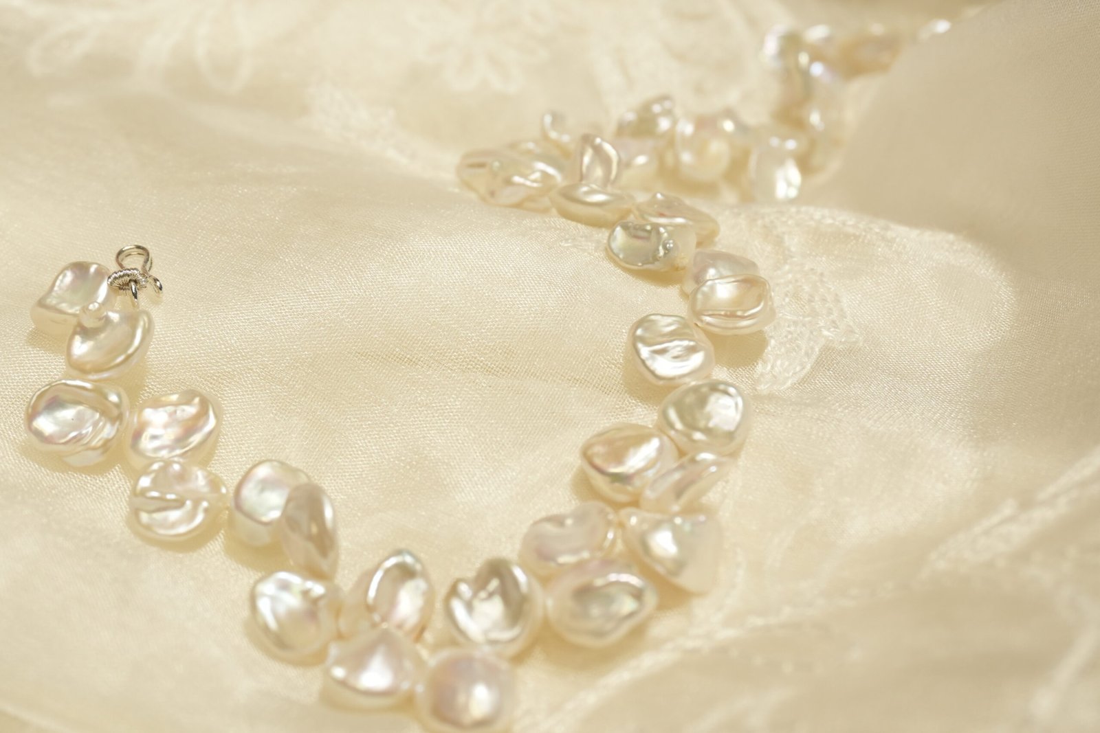 Bespoke Cream Baroque Necklace Set with Earrings - Image 7