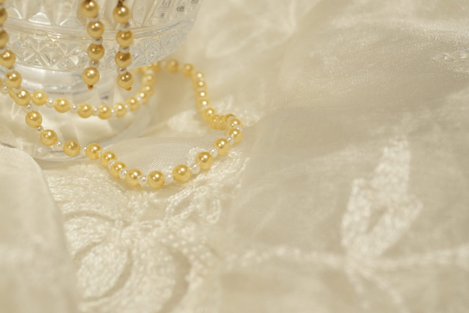 Beautiful Glass Beads Imitation Necklace with Earrings - Image 4