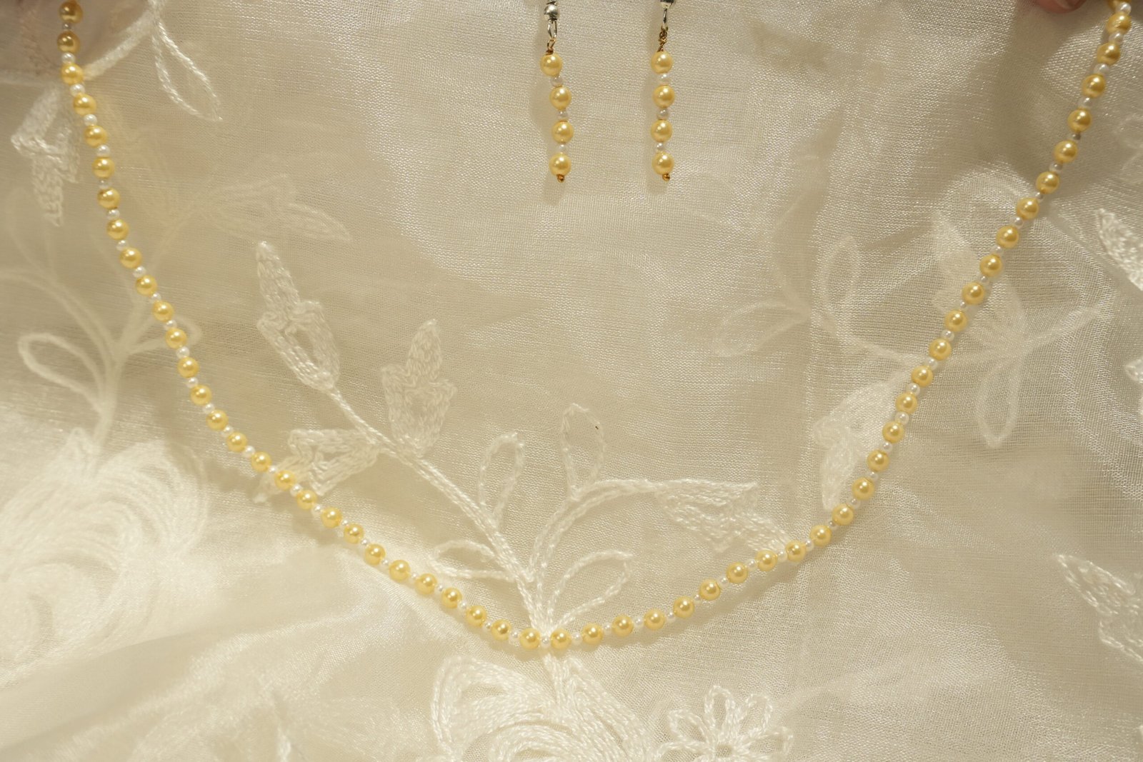 Beautiful Glass Beads Imitation Necklace with Earrings - Image 3