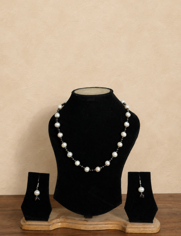 Fresh Water Pearl Necklace with Metal Clasp with Metal Earrings