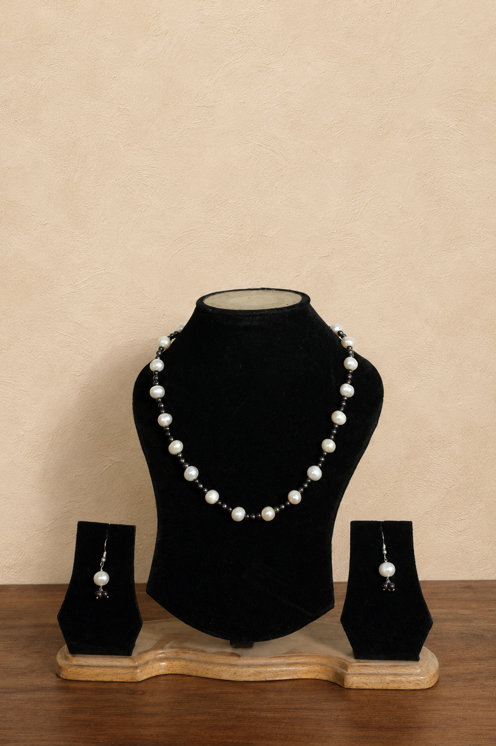 Fresh Water Pearl Necklace with Metal Clasp with Metal Earrings