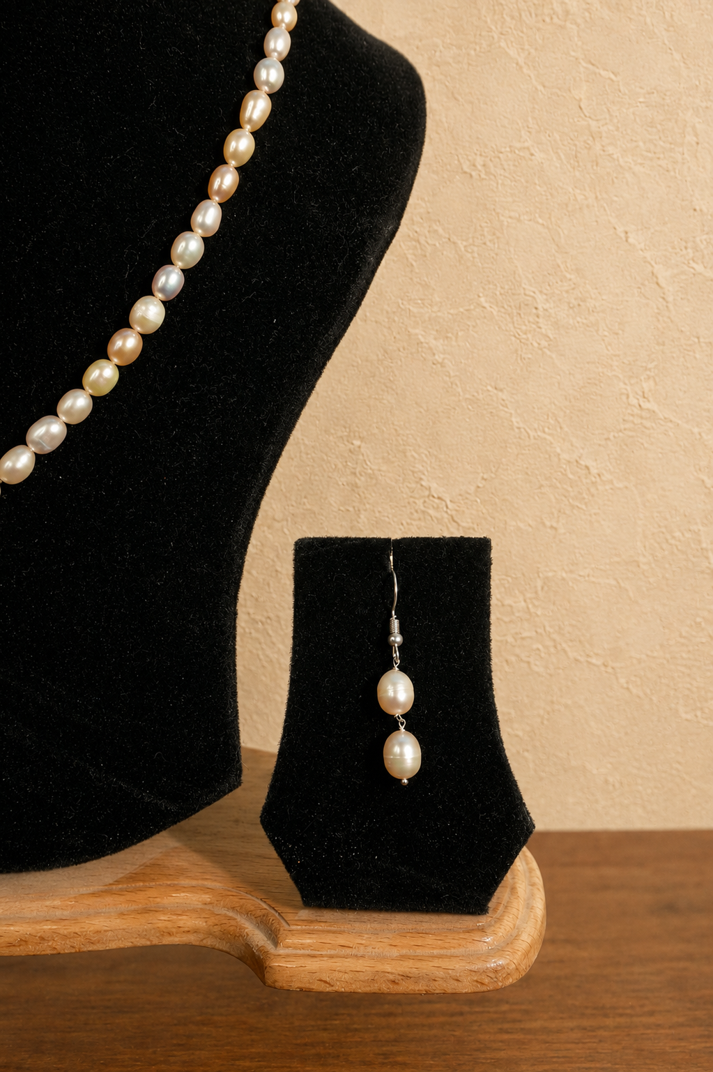Fresh Water Pearl Necklace with Metal Clasp with Metal Earrings - Image 3