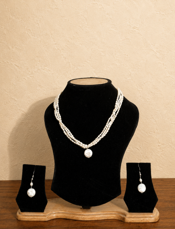 Fresh Water Pearl Necklace with Metal Clasp with Metal Earrings
