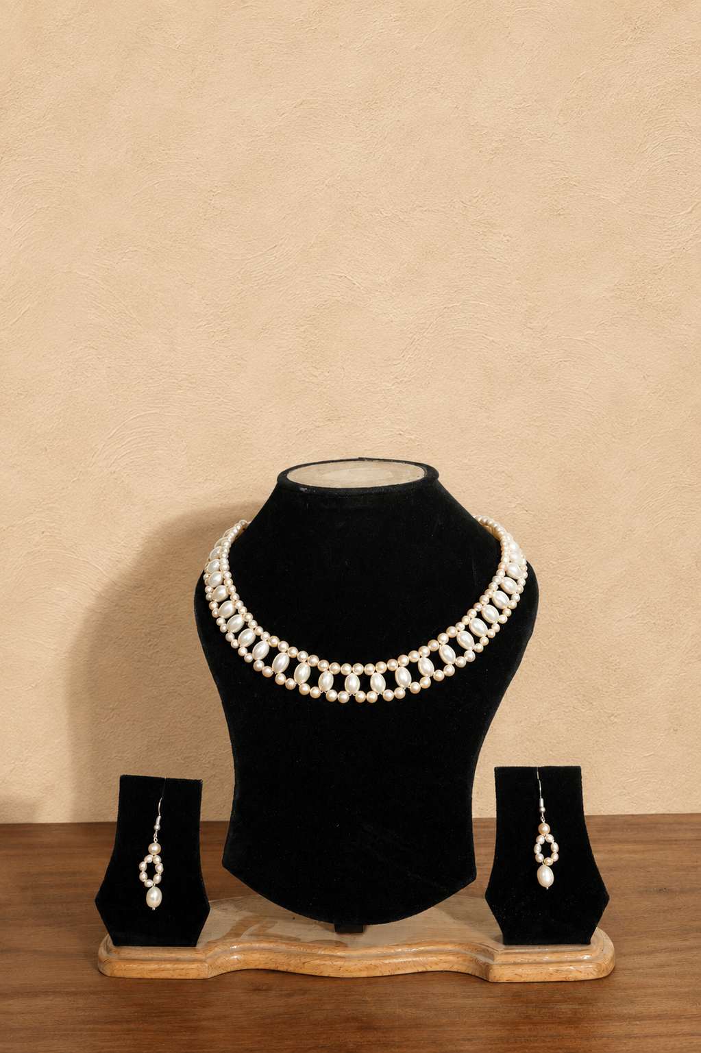Fresh Water Pearl Necklace with Metal Clasp with Metal Earrings