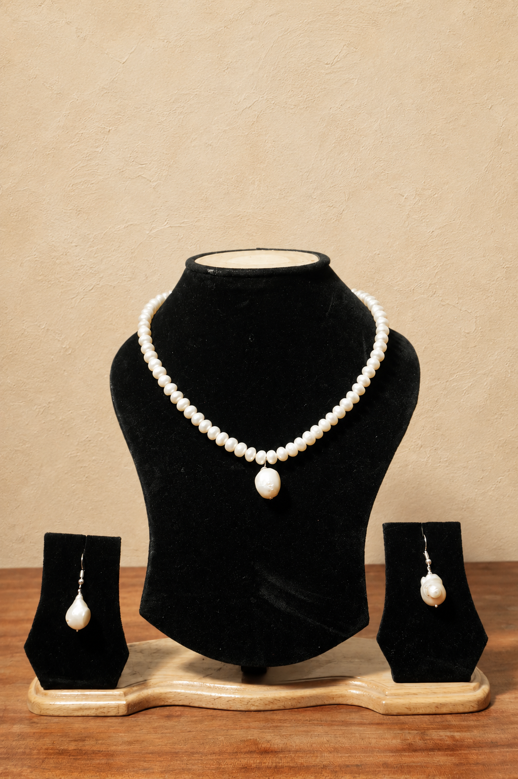 Fresh Water Pearl Necklace with Metal Clasp with Metal Earrings