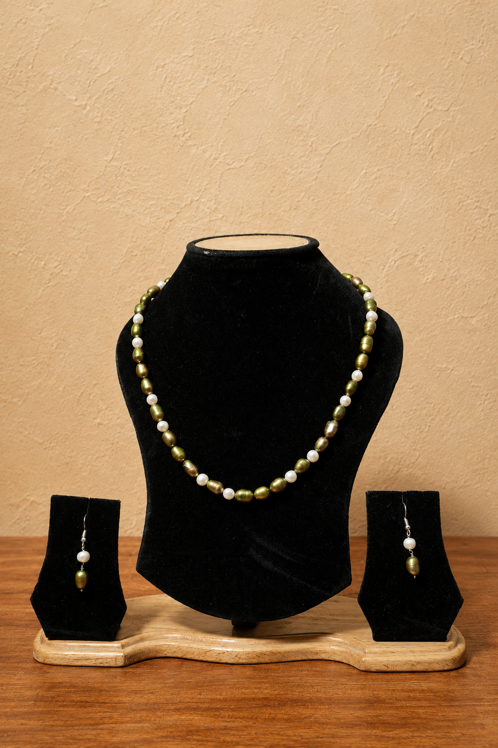 Fresh Water Pearl Necklace with Metal Clasp with Metal Earrings