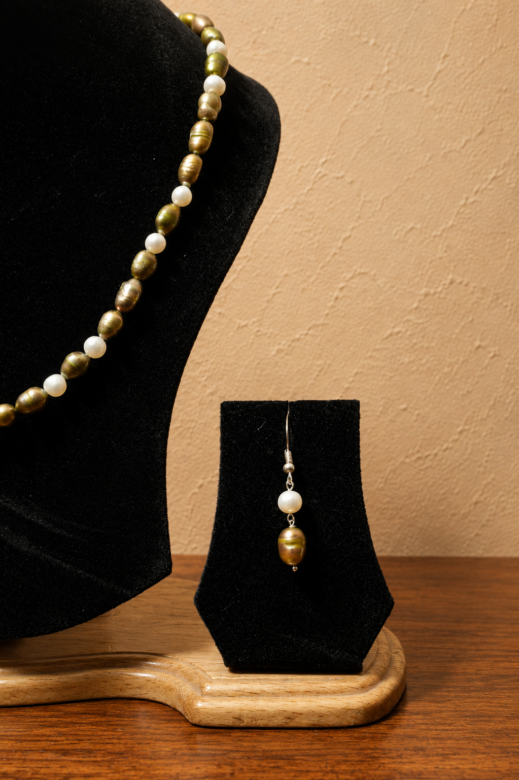 Fresh Water Pearl Necklace with Metal Clasp with Metal Earrings - Image 3