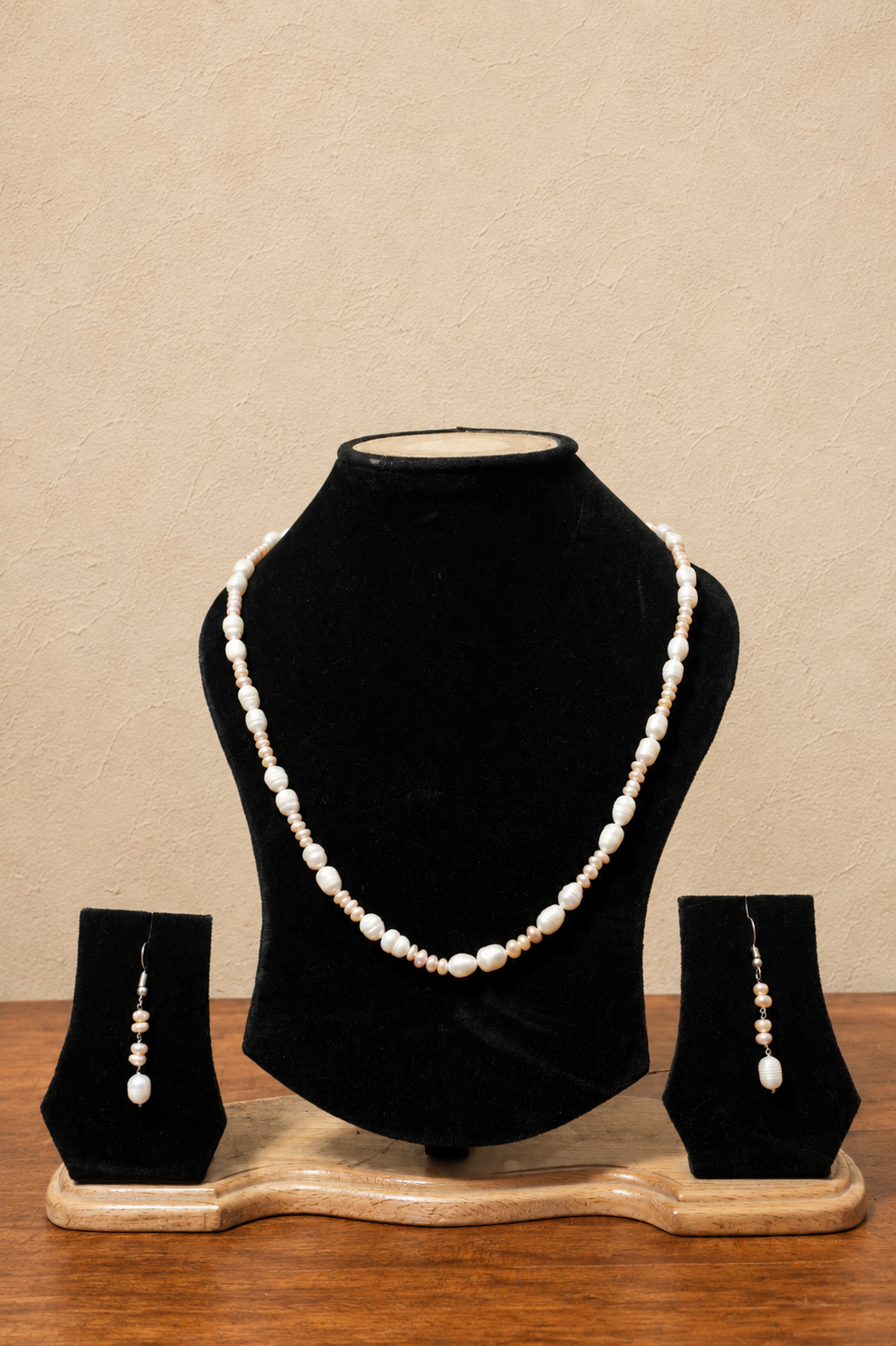 Fresh Water Pearl Necklace with Metal Clasp with Metal Earrings