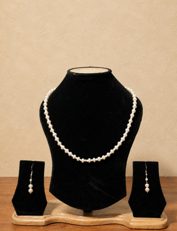 Fresh Water Pearl Necklace with Metal Clasp with Metal Earrings