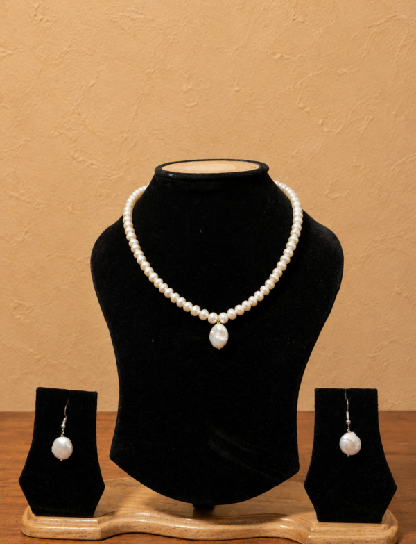 Fresh Water Pearl Necklace with Metal Clasp with Metal Earrings