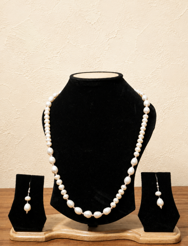 Fresh Water Pearl Necklace with Metal Clasp with Metal Earrings