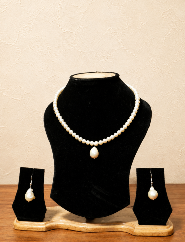 Fresh Water Pearl Necklace with Metal Clasp with Metal Earrings