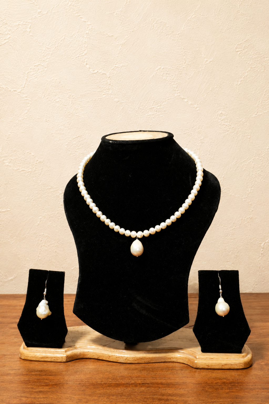 Fresh Water Pearl Necklace with Metal Clasp with Metal Earrings
