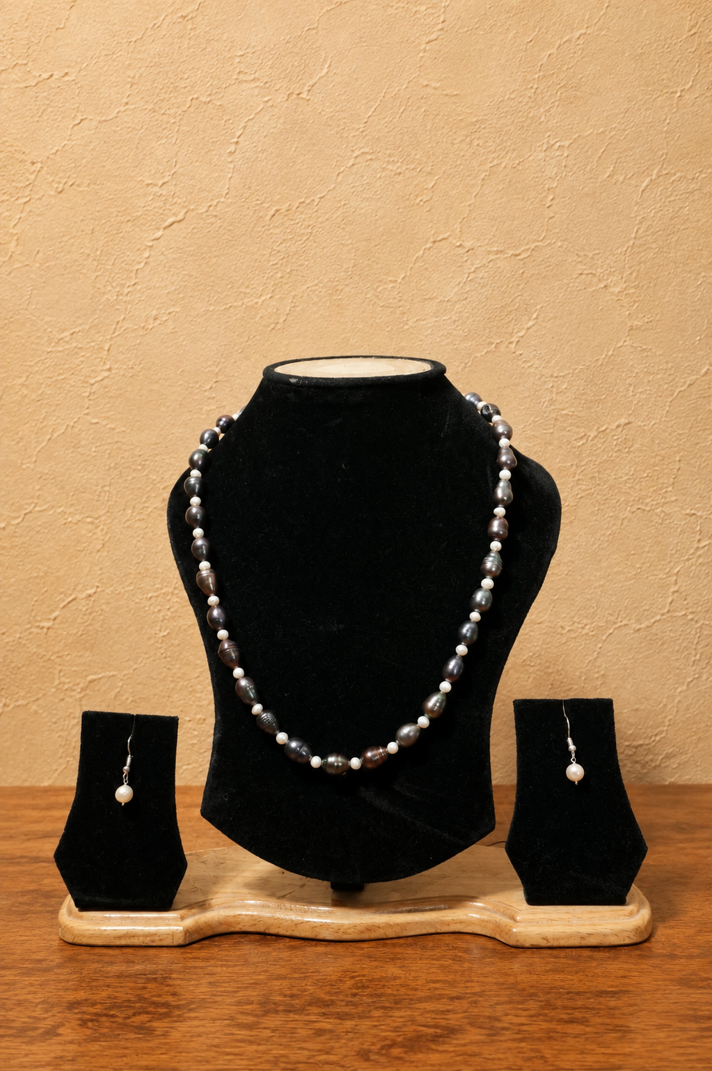 Fresh Water Pearl Necklace with Metal Clasp with Metal Earrings