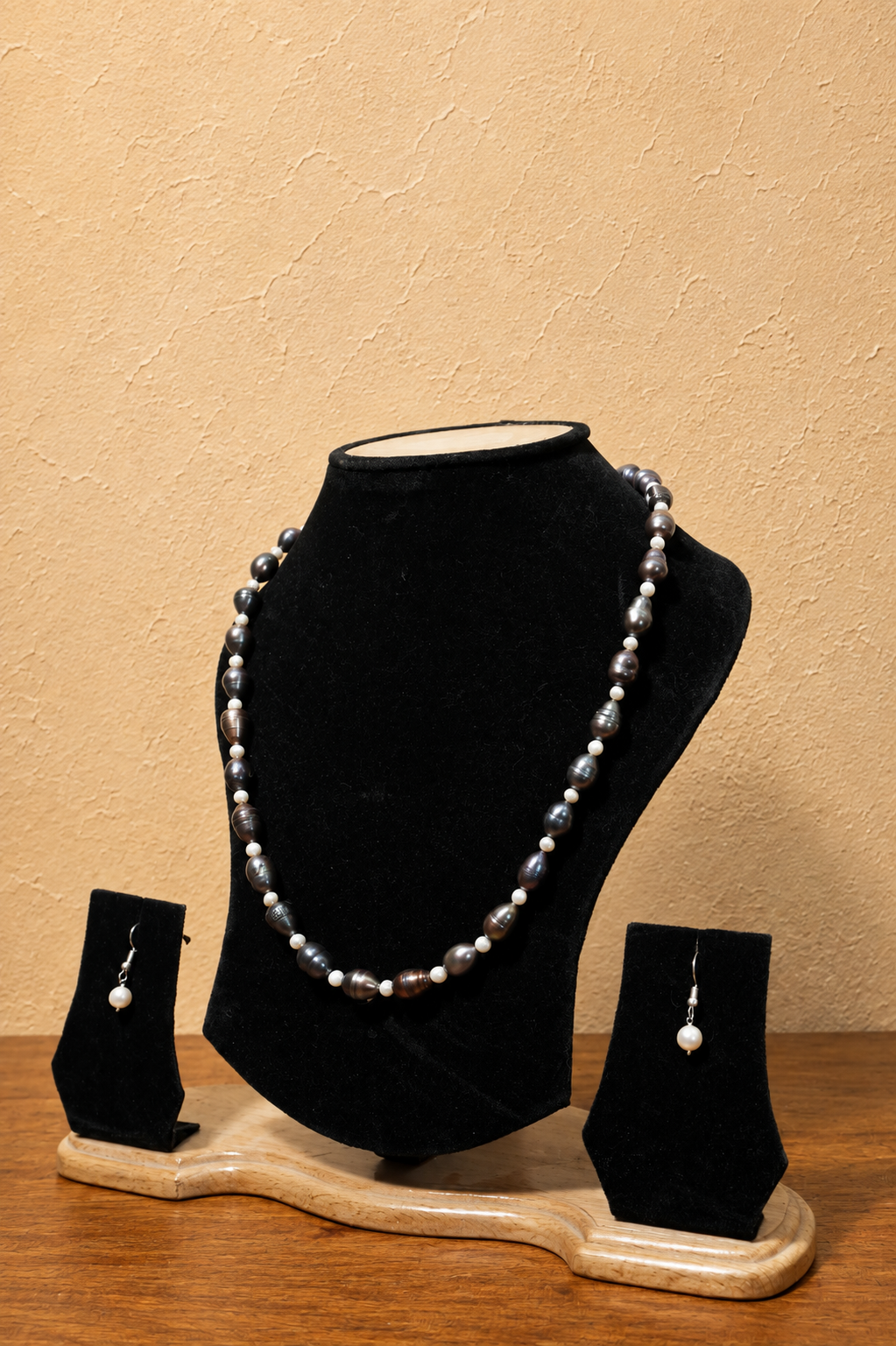 Fresh Water Pearl Necklace with Metal Clasp with Metal Earrings - Image 2