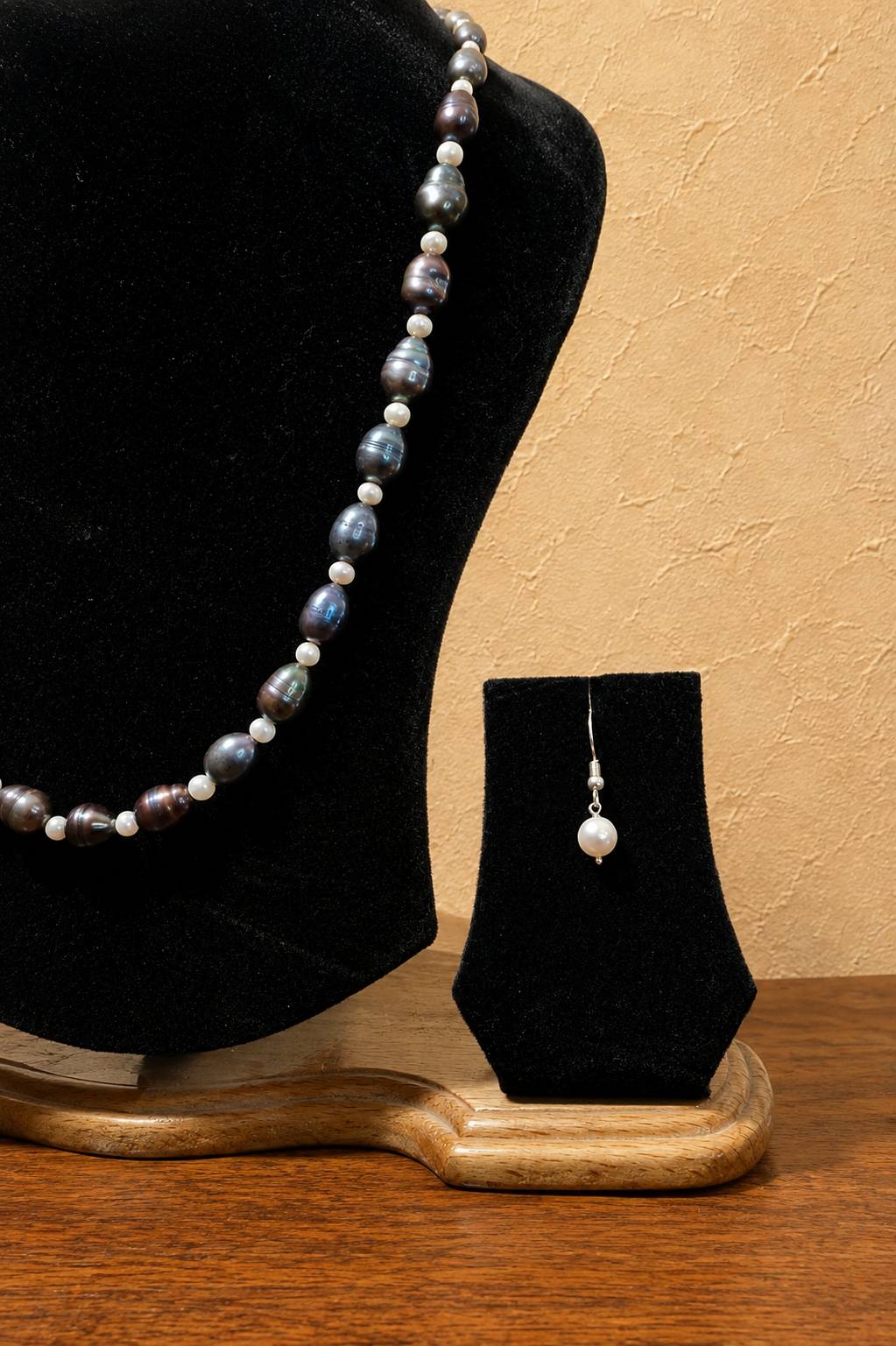 Fresh Water Pearl Necklace with Metal Clasp with Metal Earrings - Image 3