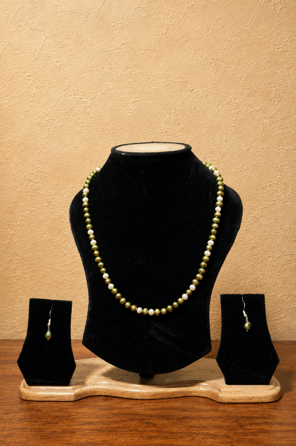 Fresh Water Pearl Necklace with Metal Clasp with Metal Earrings