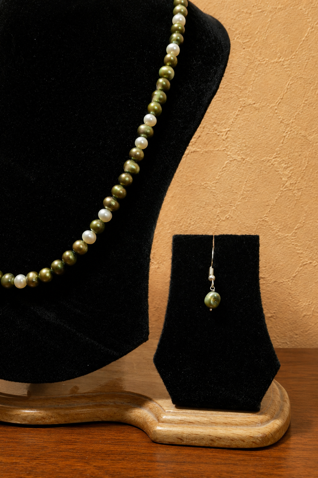 Fresh Water Pearl Necklace with Metal Clasp with Metal Earrings - Image 3