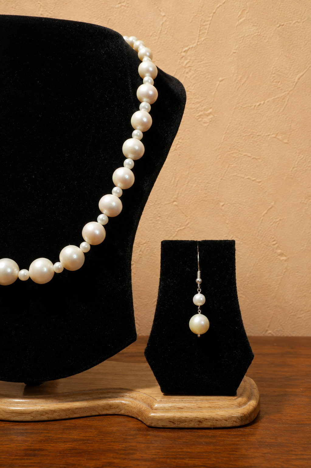 Fresh Water Pearl Necklace with Metal Clasp with Metal Earrings - Image 3