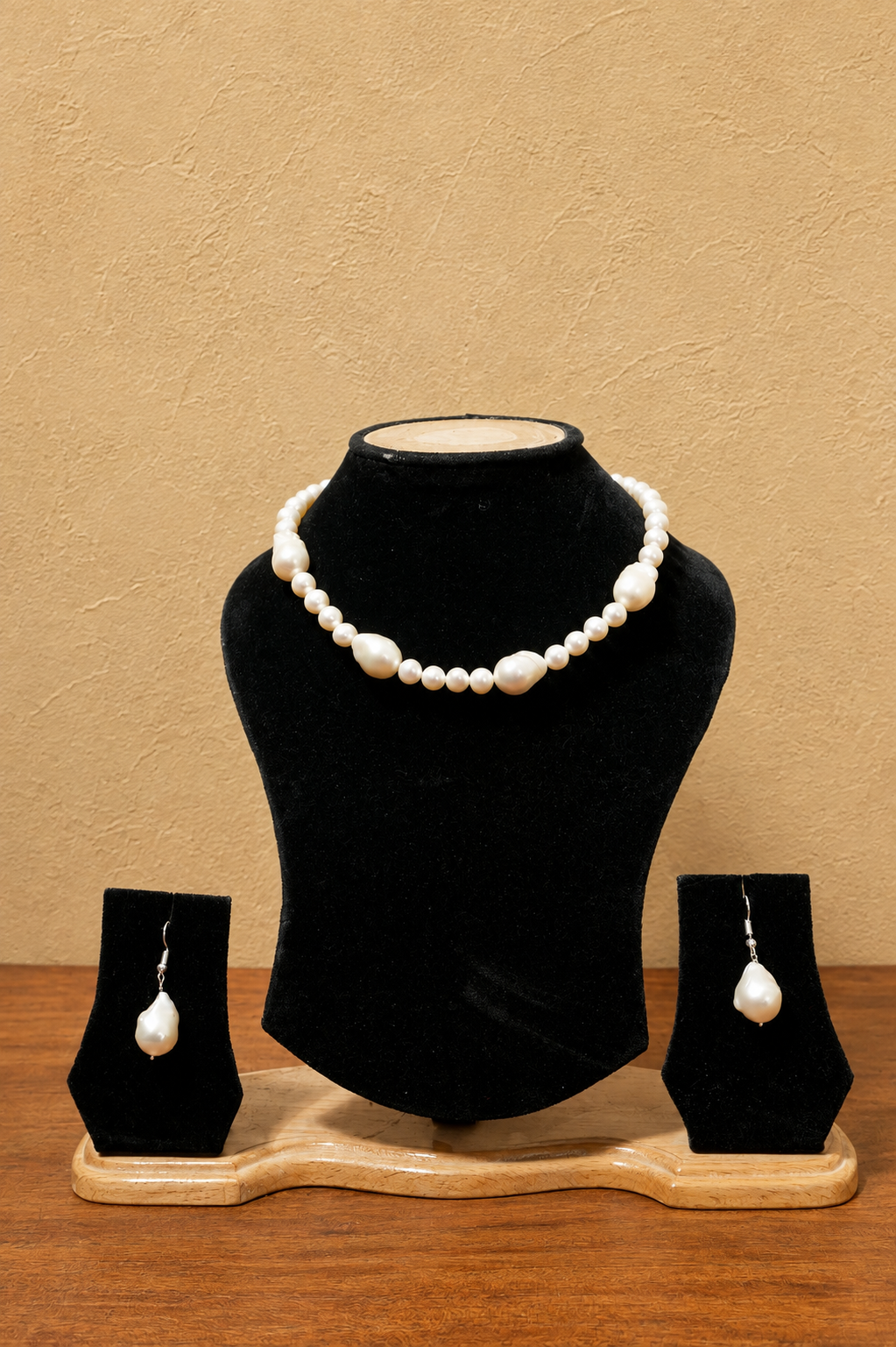 Fresh Water Pearl Necklace with Metal Clasp with Metal Earrings