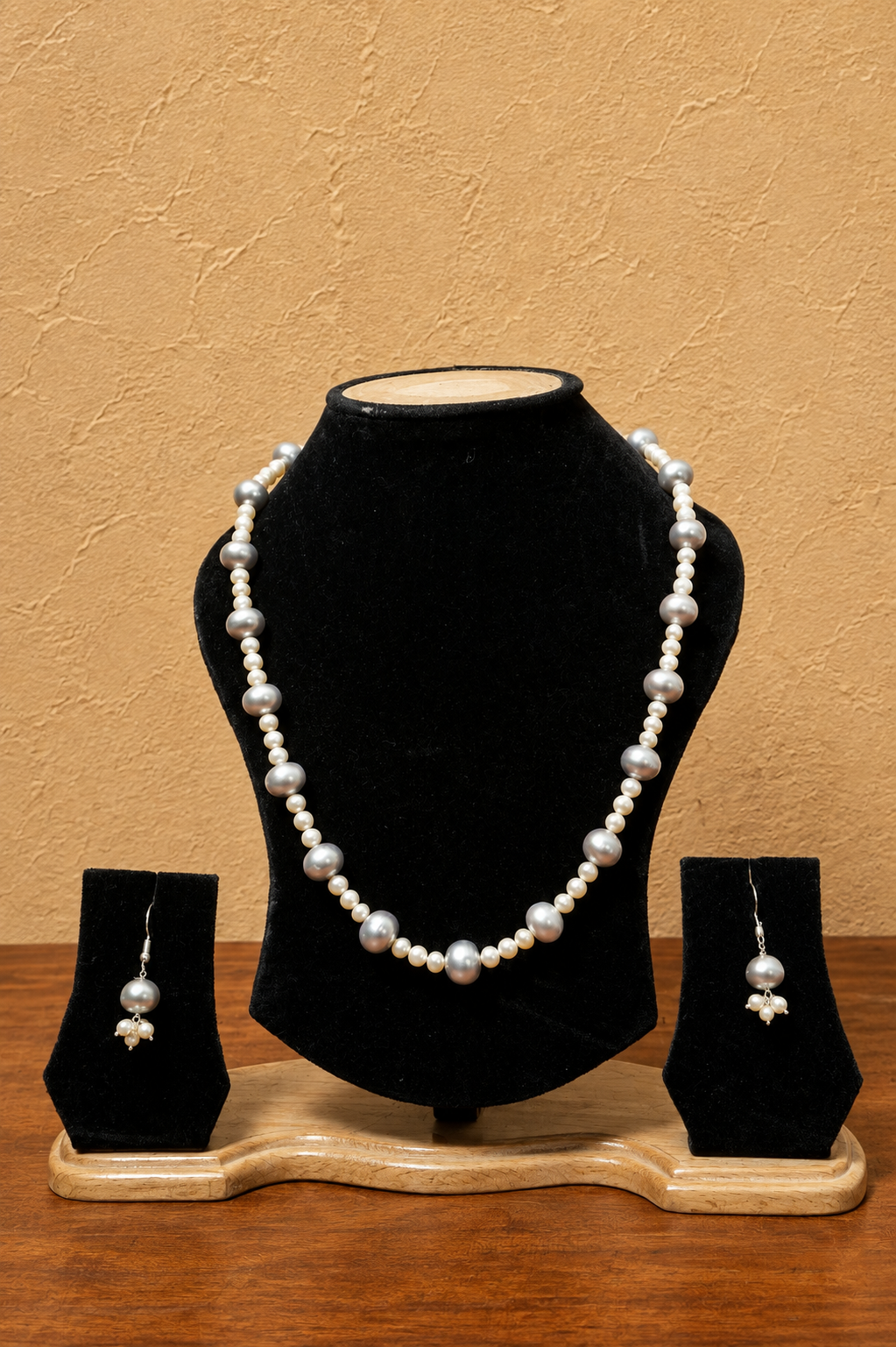 Fresh Water Pearl Necklace with Metal Clasp with Metal Earrings