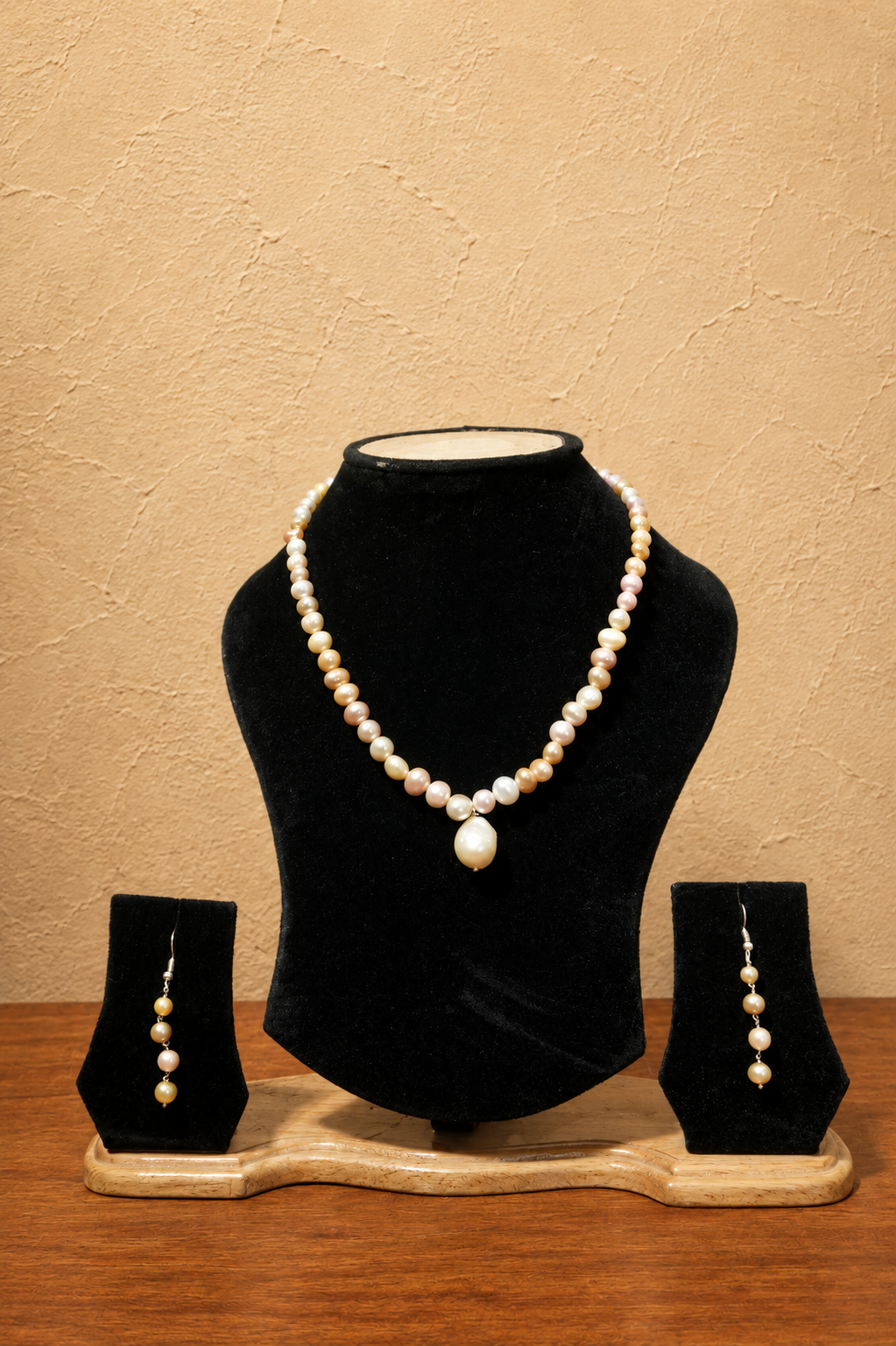 Fresh Water Pearl Necklace with Metal Clasp with Metal Earrings