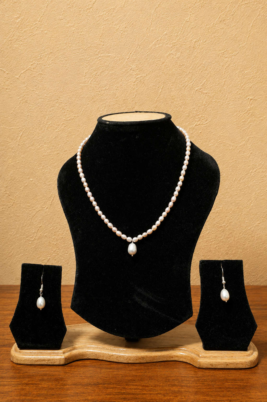 Fresh Water Pearl Necklace with Metal Clasp with Metal Earrings
