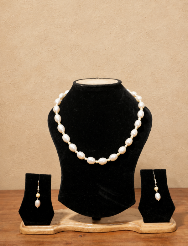 Fresh Water Pearl Necklace with Metal Clasp with Metal Earrings
