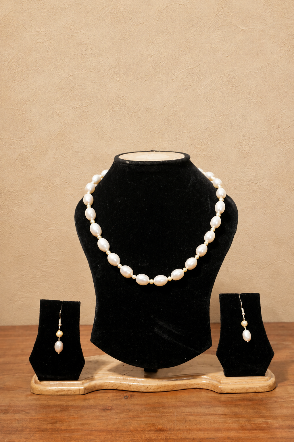 Fresh Water Pearl Necklace with Metal Clasp with Metal Earrings