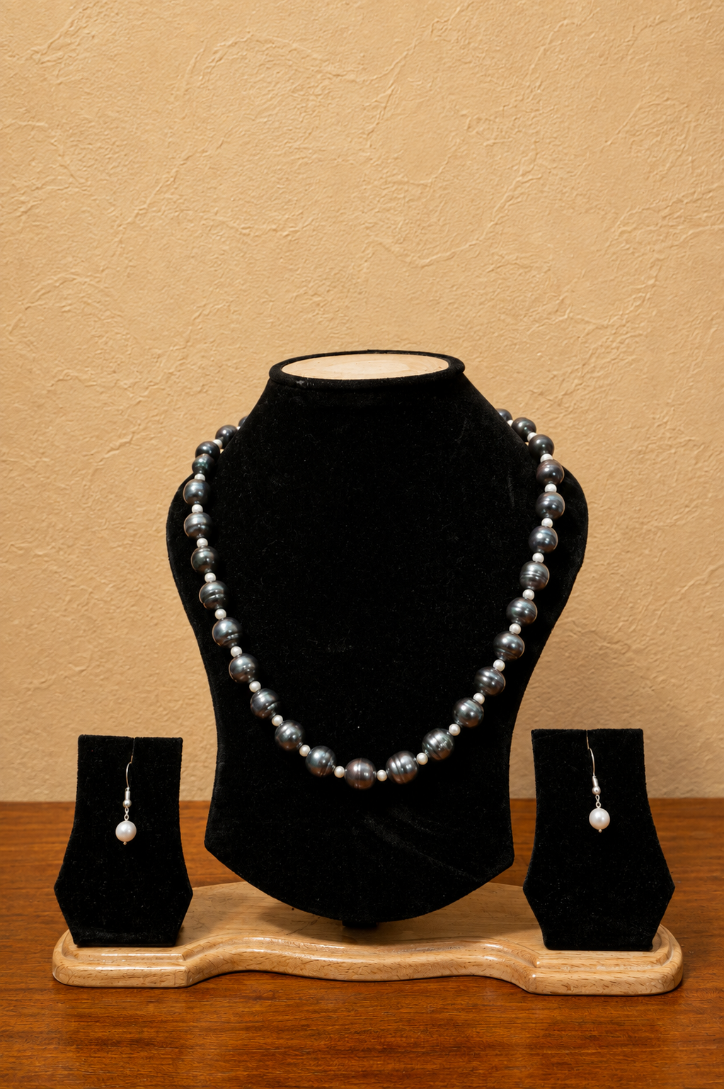 Fresh Water Pearl Necklace with Metal Clasp with Metal Earrings