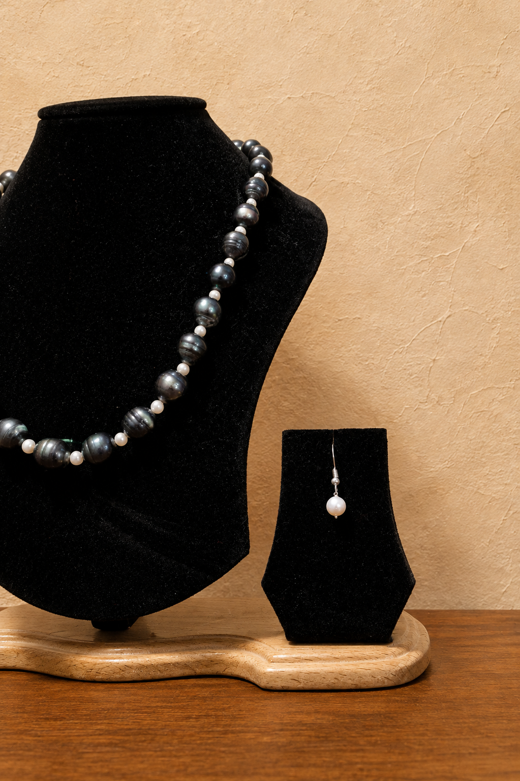 Fresh Water Pearl Necklace with Metal Clasp with Metal Earrings - Image 3